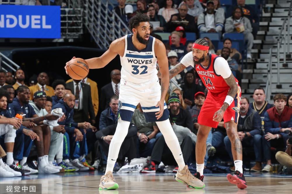 一个在场上 一个在场上